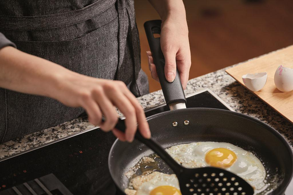 Fiskars Patelnia 20 cm HARD FACE (1052221)