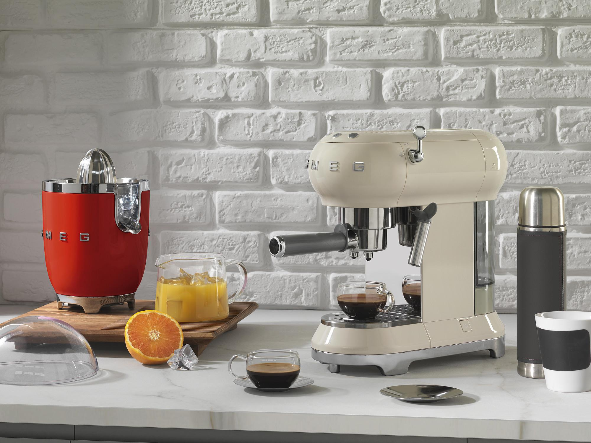 Smeg ECF01CREU
