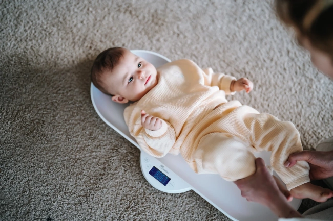 MOMINI Waga niemowlęca TinyScale