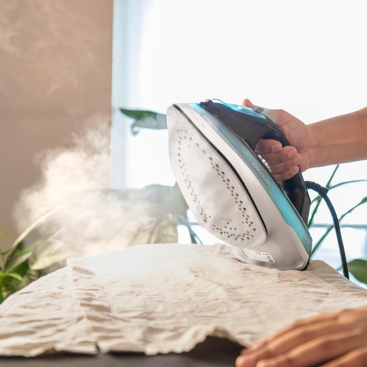 Cecotec ŻELAZKO CECOTEC IRONHERO 2600 FORCE STEAM