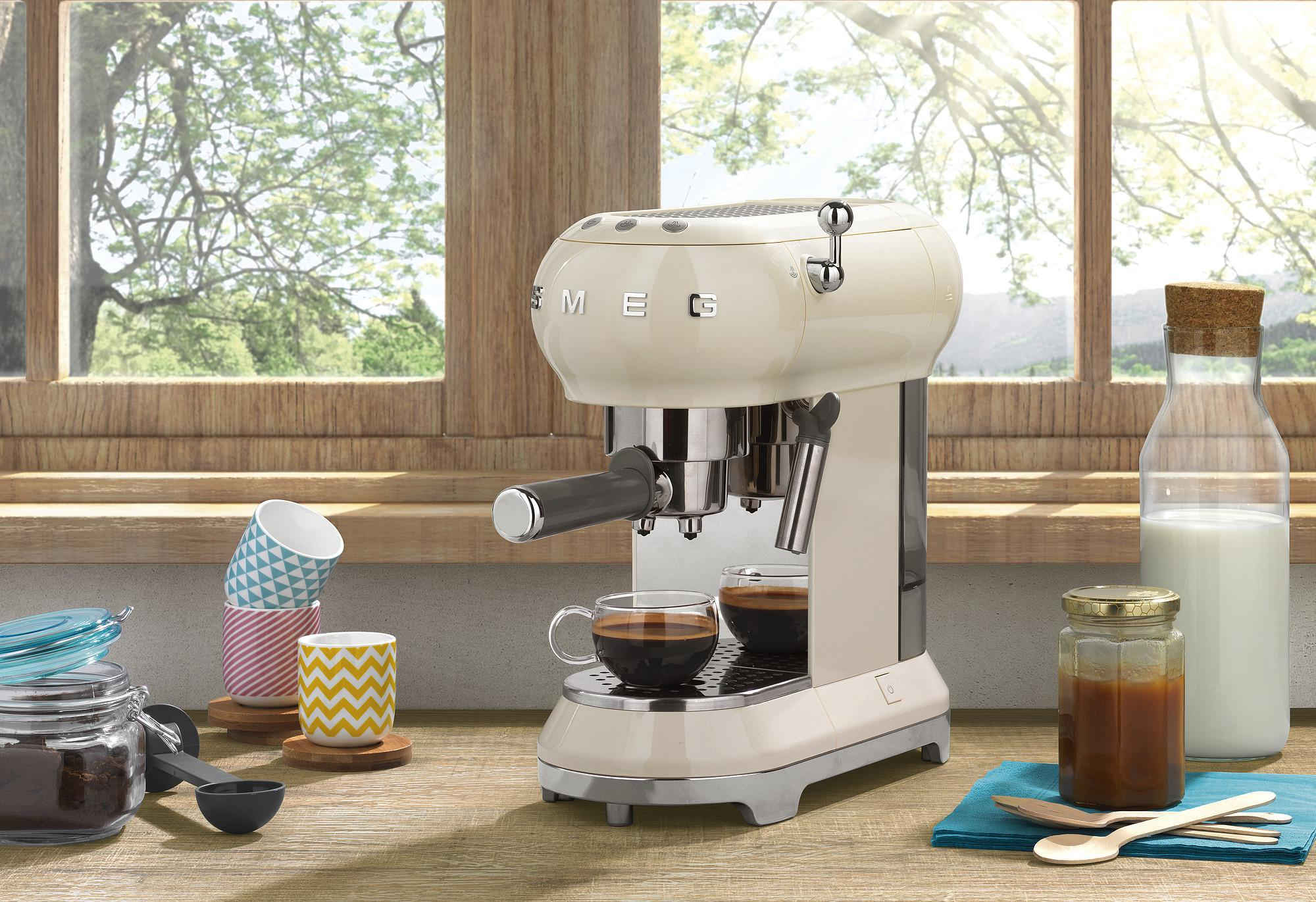 Smeg ECF01CREU