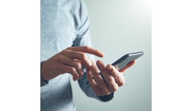 Alarm SOS w telefonie – jak go włączyć? Kiedy warto z niego skorzystać?