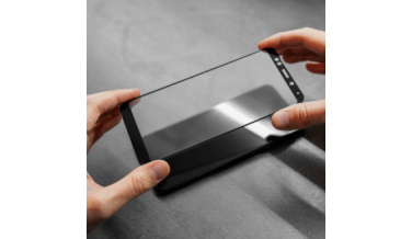 Kupiłeś nowego smartfona? Sprawdź, jak założyć szkło hartowane na telefon
