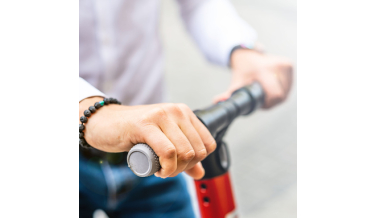 Jaka hulajnoga elektryczna będzie idealna? Sprawdź, na co zwrócić uwagę!
