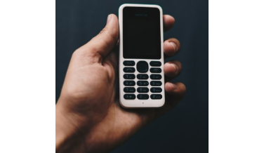 Duży telefon dla seniora – ranking telefonów z naprawdę dużym wyświetlaczem