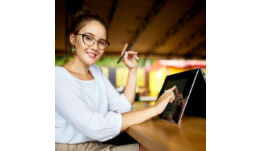 Kiedy warto kupić laptop z ekranem dotykowym?