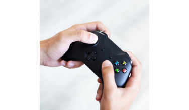 Jak podłączyć pada do Xboxa One? Prosta instrukcja w 5 krokach