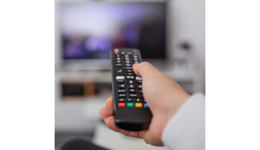 Jak skonfigurować pilot od dekodera z telewizorem? Poradnik!