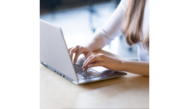 Laptop z dobrą baterią – jakie urządzenie wybrać?
