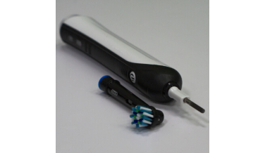 Szczoteczka rotacyjna Oral-B PRO 750 Cross Action Black − recenzja ekspertów
