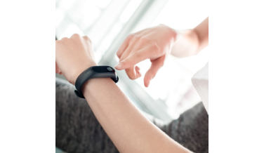 Jaki smartband dla kobiet kupić? Pomagamy w wyborze