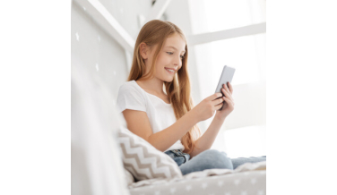 Jaki telefon dla dziewczynki wybrać? Sprawdź polecane modele
