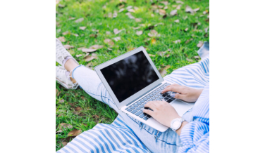 Ultrabook – co to? Zobacz, czym wyróżnia się ten poręczny laptop