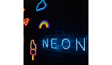 Neon LED na ścianę. Efektowny dodatek i nie tylko