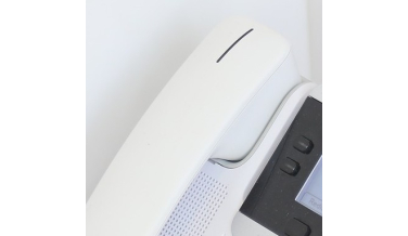 W poszukiwaniu idealnego telefonu domowego. Jaki telefon stacjonarny kupić?