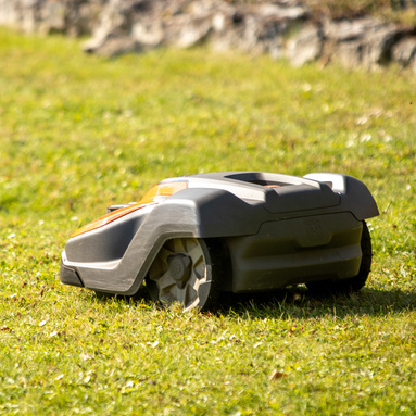 Jaki robot koszący wybrać? Na co zwrócić uwagę przed zakupem?