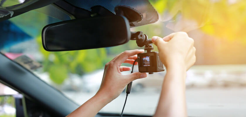 2-jaka-kamera-samochodowa-z-trybem-parkingowym