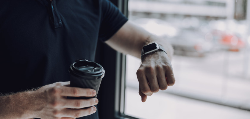dobry smartwatch męski