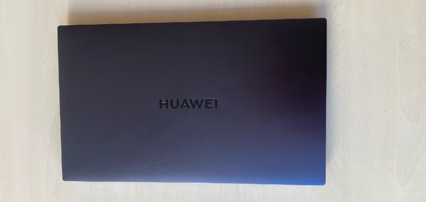 Huawei Matebook D 16 przodem