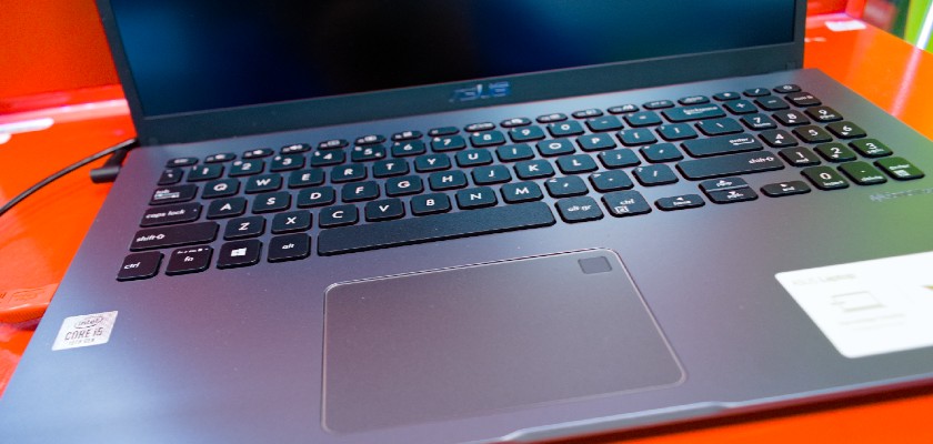 Przod-Laptop-ASUS-X509JA-BQ241T-i5-1035G1