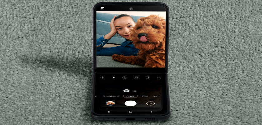 Galaxy Flip 3 selfie