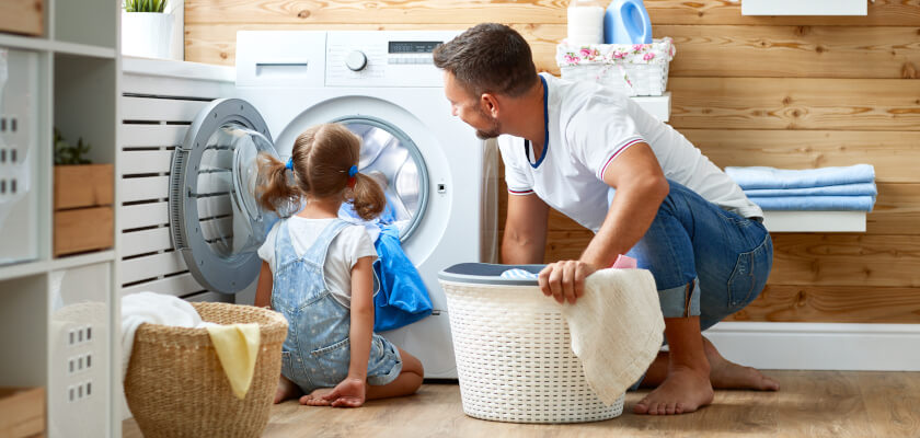 beko-steam-cure-opinie-ojciec-z-corka-robia-pranie