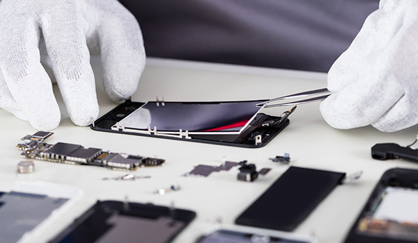 Jak będzie wyglądał i co znajdzie się w środku? Media spekulują, Internet huczy od plotek, ale dane techniczne i parametry to największe dwie zagadki Samsunga Galaxy S8