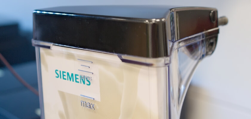 ekspres-cisnieniowy-siemens-ti9573x1rw-eq-9-s700-front