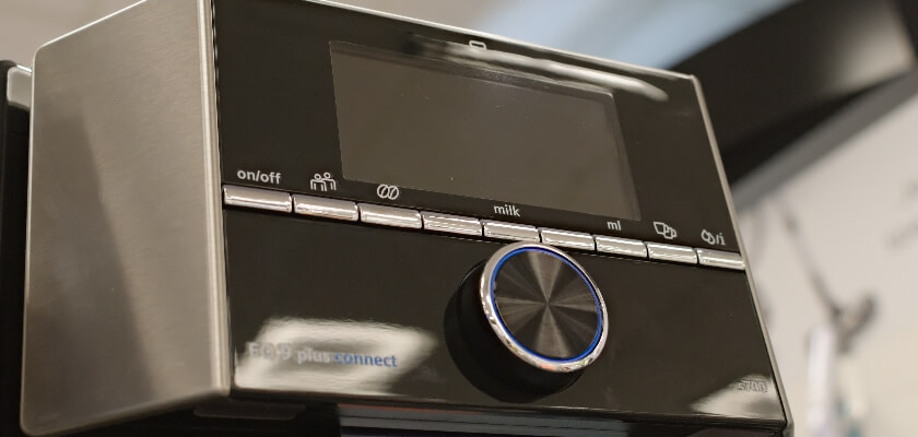 ekspres-cisnieniowy-siemens-ti9573x1rw-eq-9-s700-wyswietlacz
