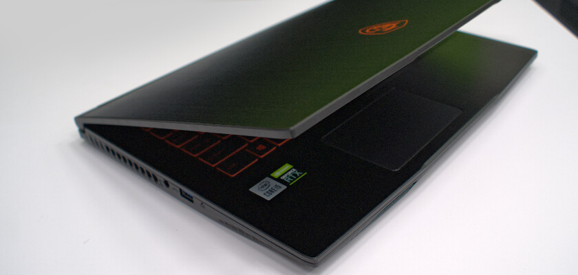 laptop-msi-gf-63-10-uc-465-pl-recenzja-klapa