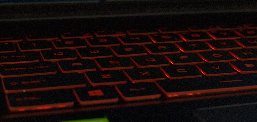 laptop-msi-gf63-thin-9scsr-1072pl-i5-9300h-recenzja-klawiatura