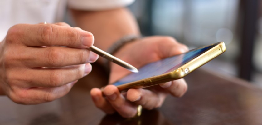 smartfon z rysikiem