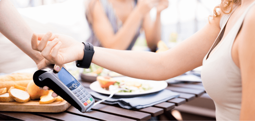 smartwatch-damski-z-nfc