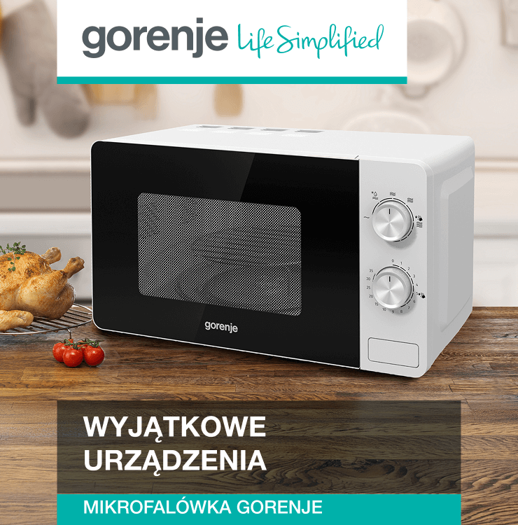 Mikrofalówka Gorenje w białej obudowie stoi na drewnianym blacie kuchennym; obok znajduje się pieczony kurczak, deska z deserem i pomidory. Na grafice widoczny jest napis „Wyjątkowe urządzenia – Mikrofala Gorenje” oraz logo Gorenje.