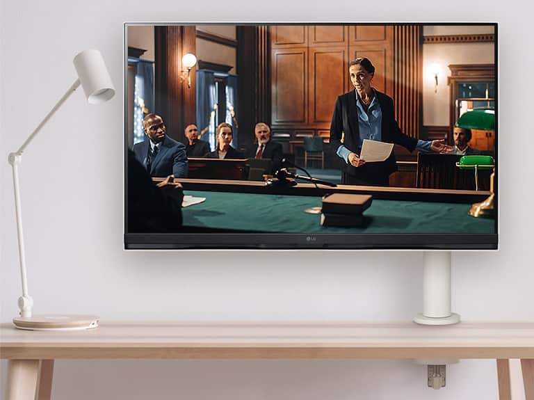 Ekran UHD 4K 32-calowy, zapewnia wyraźny obraz i wierne odwzorowanie kolorów dzięki 90% pokryciu DCI-P3.