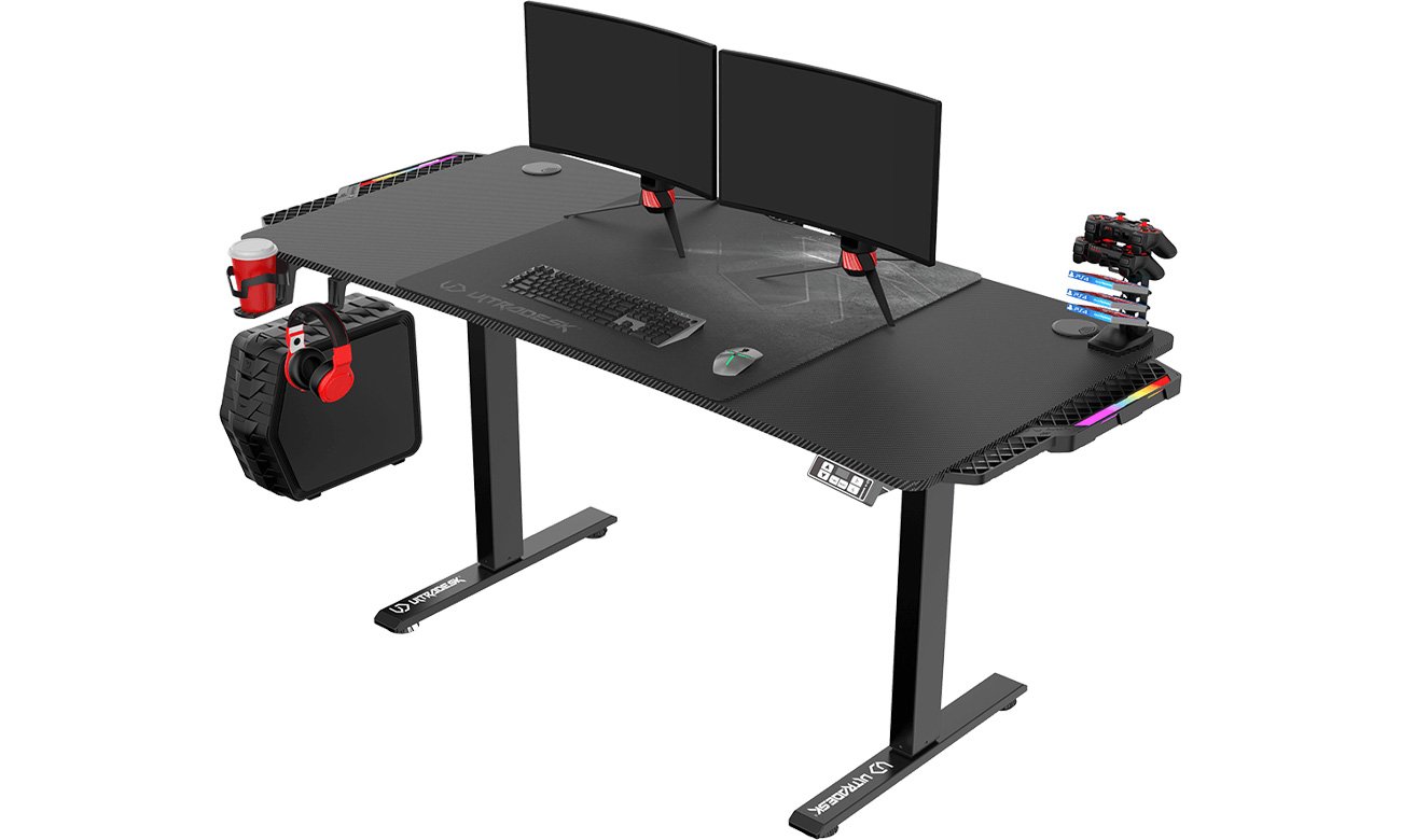 Biurko gamingowe Ultradesk Level V2 LED RGB Czarny - Widok od przodu pod kątem, użytkowanie
