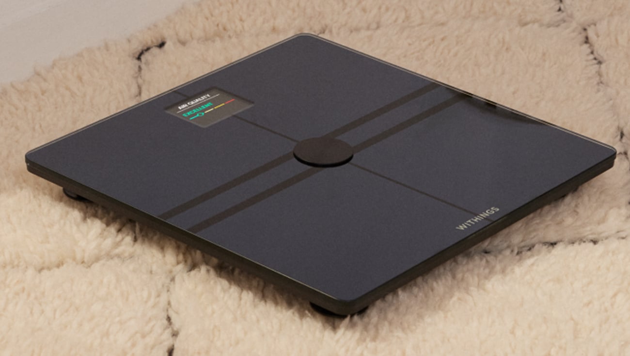 Czarna inteligentna waga Withings Body Comp - widok ogólny
