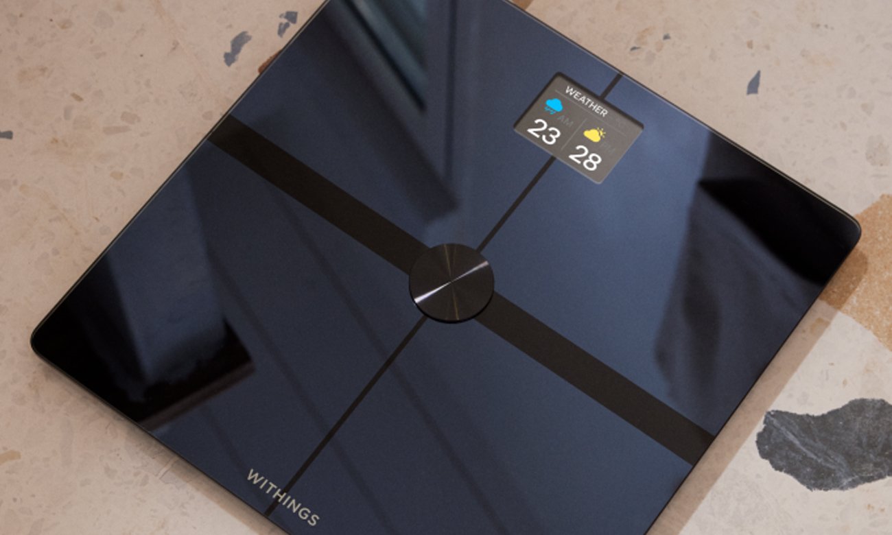 Inteligentna waga Withings Body Smart Czarna - Widok od przodu pod kątem