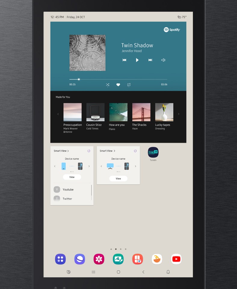 Odtwarzaj ulubione playlisty podczas gotowania dzięki głośnikowi wbudowanemu w lodówkę Multidoor Samsung AI Family Hub™ RF65DG9H0EB1EO