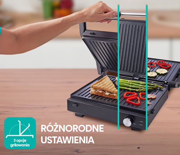 Obrazek przedstawia maszynę do grillowania z widocznymi produktami spożywczymi na ruszcie. Grill ma czarną obudowę, a wewnątrz znajdują się metalowe kratki, na których umieszczono jedzenie do gotowania. Na ruszcie leży kanapka, kilka łodyg zielonego szparaga, plastry cukinii oraz kilka kawałków czerwonej papryki. W przedniej części urządzenia znajduje się pokrętło, a w górnej części widoczna jest ręka osoby trzymającej uchwyt górnej części prasy. W lewym dolnym rogu obrazu znajduje się logo z napisem 3 opcje grilowania, obok którego widnieje tekst ROZNORODNE USTAWIENIA, co podkreśla różnorodność funkcji urządzenia.