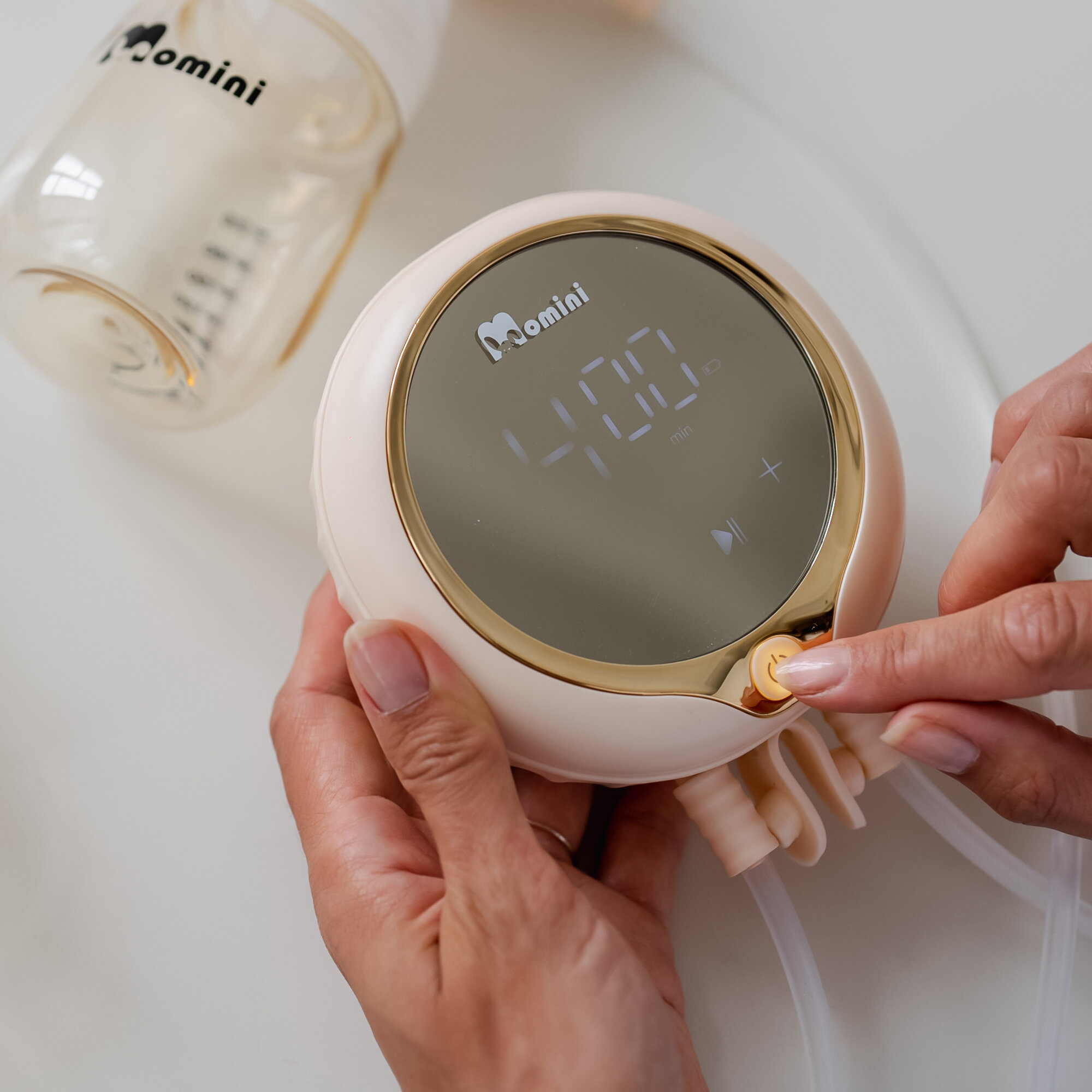 Momini MilkySilky – Podwójny bezprzewodowy laktator elektroniczny