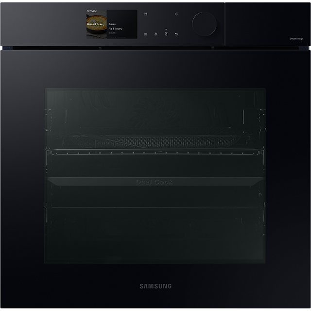 Ilustracja, na której przedstawiony jest od przodu piekarnik Samsung NV7B7980AAK