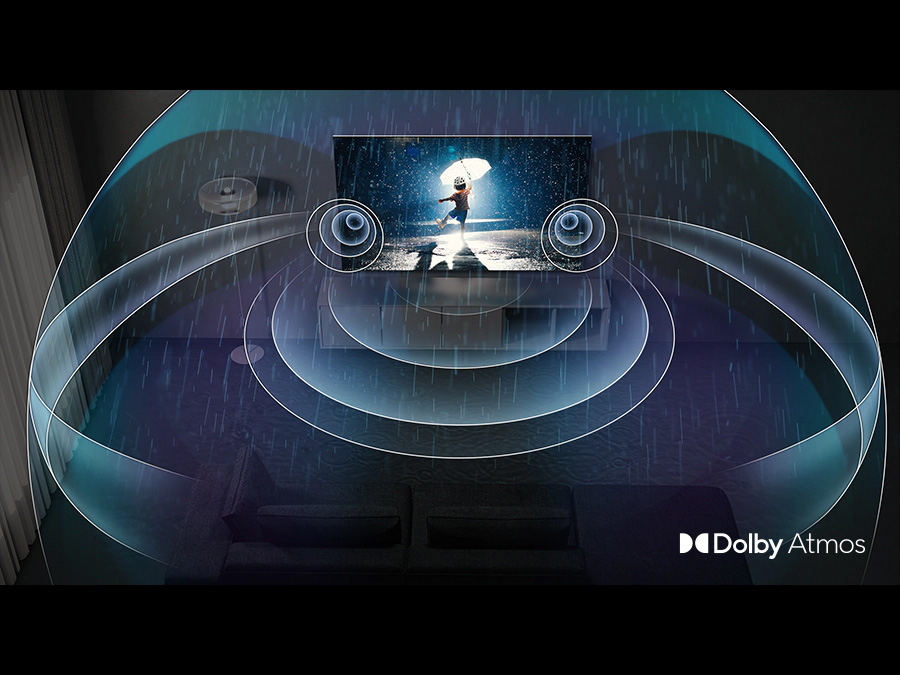 Telewizor QLED wyświetla dziecko bawiące się w deszczu. Fale dźwiękowe z Dolby Atmos rozchodzą się z telewizora, wypełniając pokój.