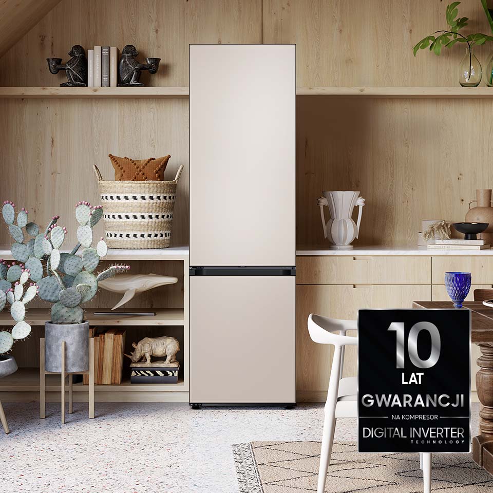Dostępna w sklepach Neonet lodówka Samsung BESPOKE RB38A7B6DAP/EF została przedstawiona na zdjęciu opatrzonym informacją o dziesięcioletniej gwarancji producenta udzielonej na kompresor Digital Inverter