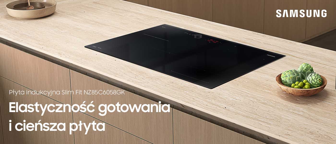 Płyta indukcyjna marki Samsung model NZ85C6058GK/U2 na drewnianym blacie 