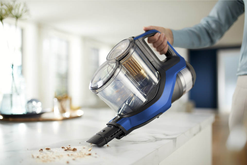 Ręczny odkurzacz Philips jest lekki i poręczny