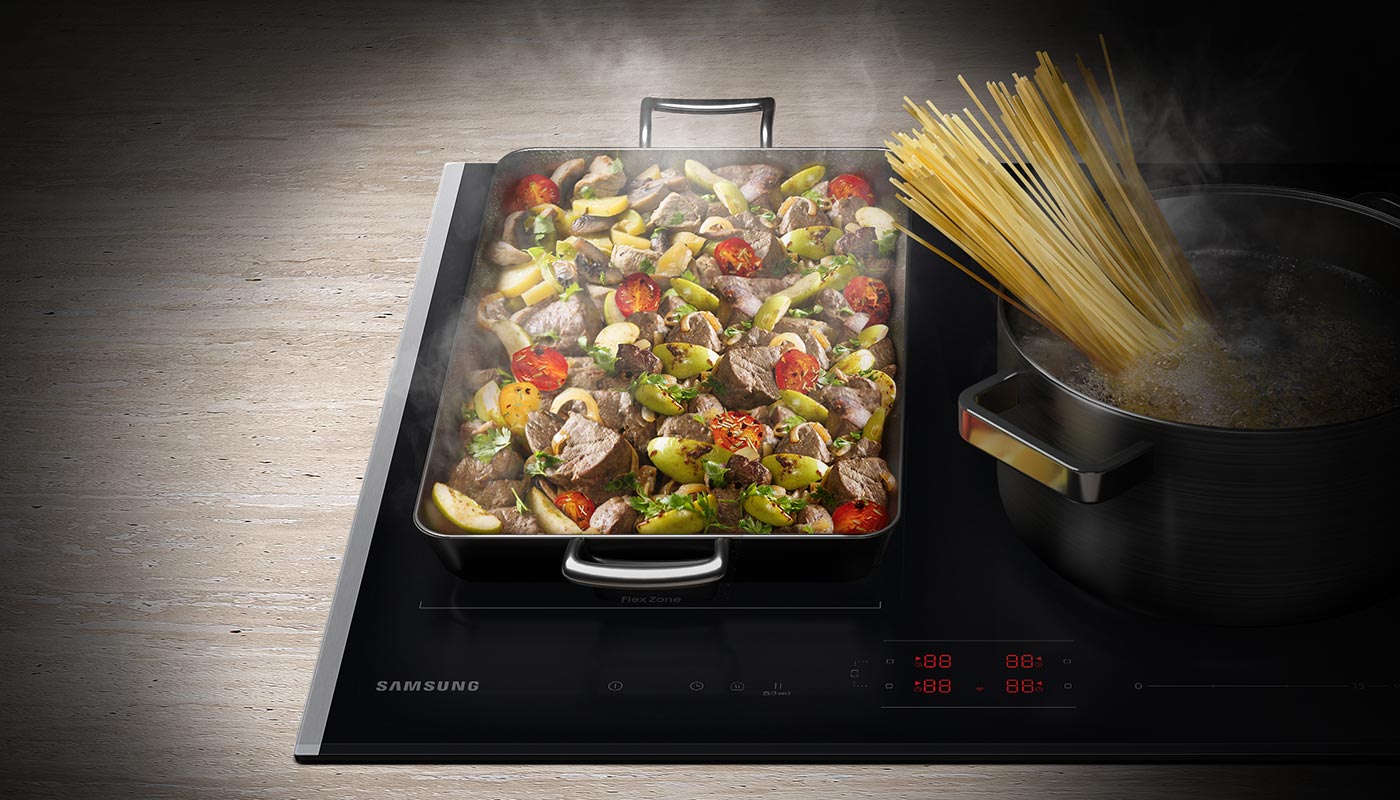 Garnek, w którym gotuje się makaron spaghetti, i naczynie, w którym przygotowywane jest mięsne danie.
