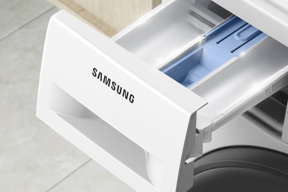 W pralce Samsung WW11BGA046AE/EO nie osadzają się resztki detergentów, dzięki specjalnemu systemowi płukania widocznego na zdjęciu dozownika