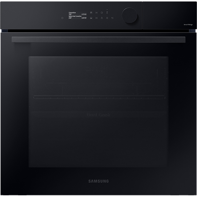 Piekarnik Samsung Steam Assist NV7B5660XAK został przedstawiony wraz z ikonami reprezentującymi zawartość opakowania