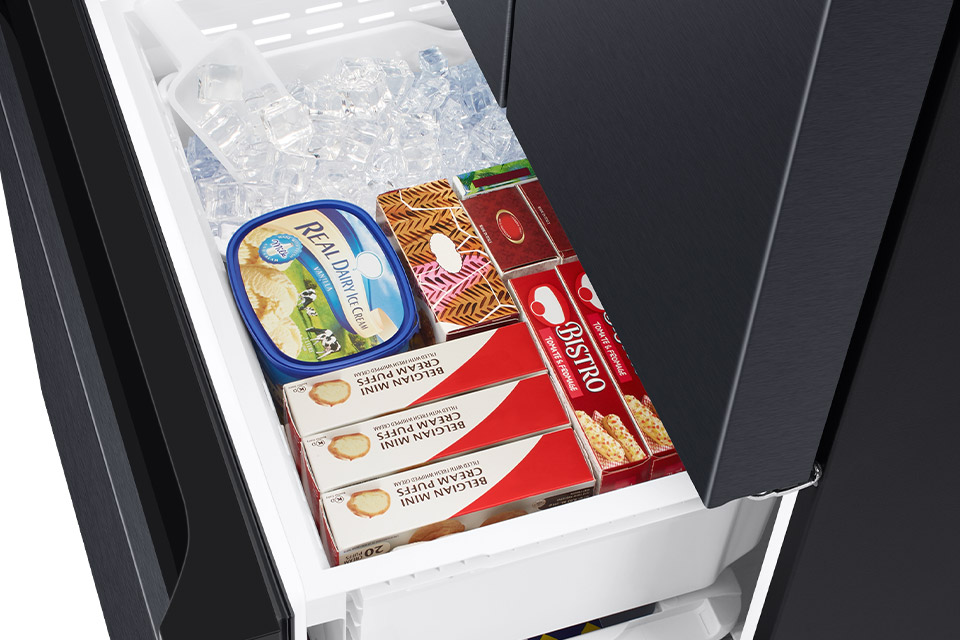 Dwie szuflady w zamrażalniku zapewniają łatwy dostęp do produktów